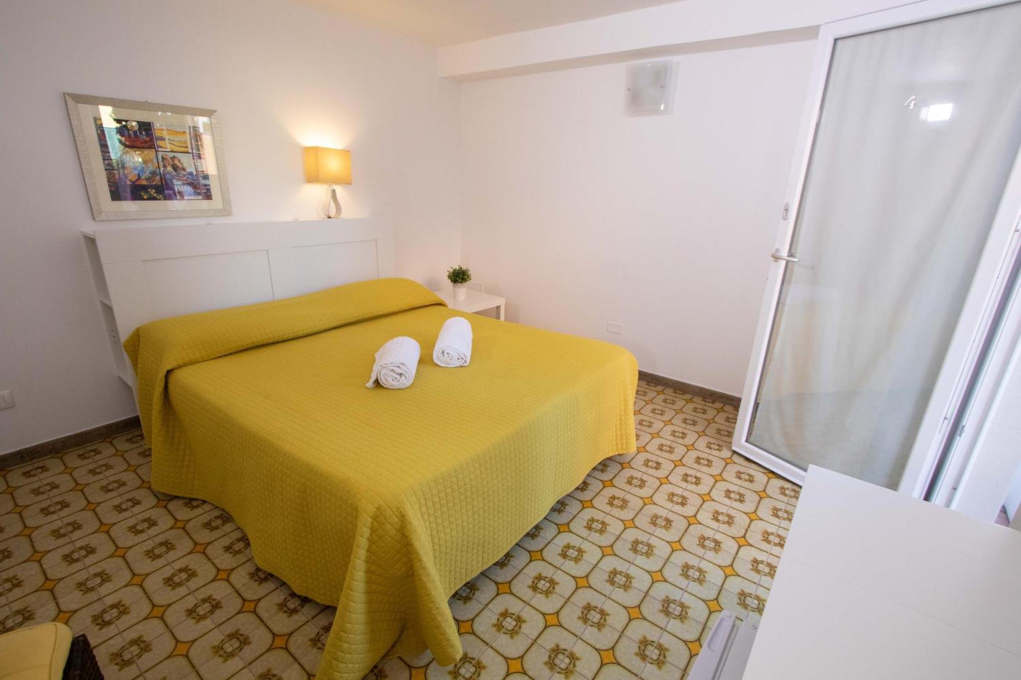 Le Torrette Rooms And Apartments Avola Eksteriør bilde