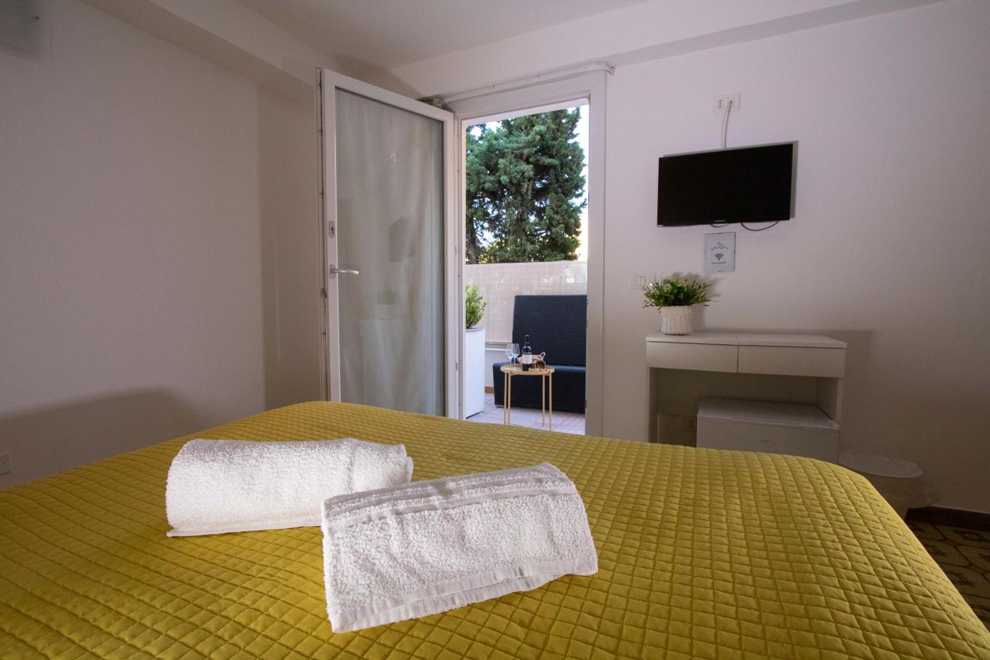 Le Torrette Rooms And Apartments Avola Eksteriør bilde