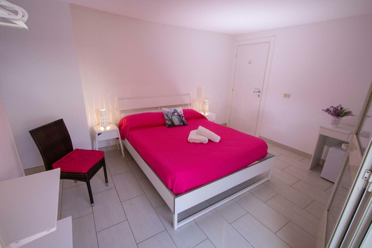 Le Torrette Rooms And Apartments Avola Eksteriør bilde